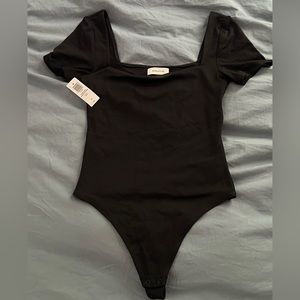 Aritzia babaton contour short sleeve body suit black sm